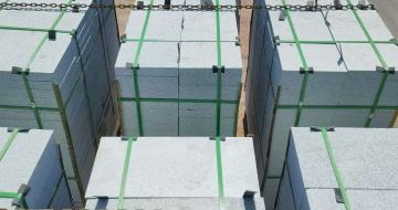 遵义 芝麻白花岗岩5公分地铺石 花岗岩厂家工厂装车日常