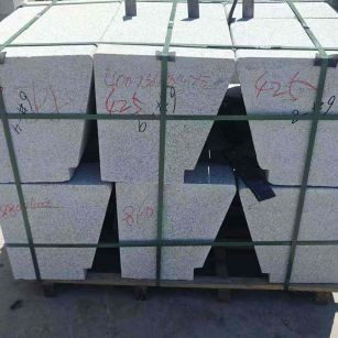 遵义 芝麻白异形坐凳，石凳