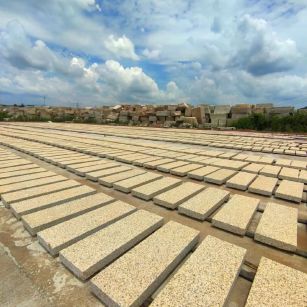 遵义 黄金麻花岗岩荔枝面地铺石防护中