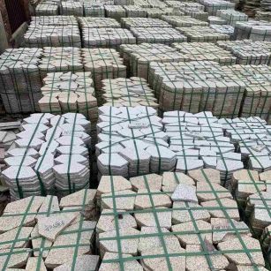 遵义 黄金麻白麻花岗岩荔枝面地铺石(冰裂纹)