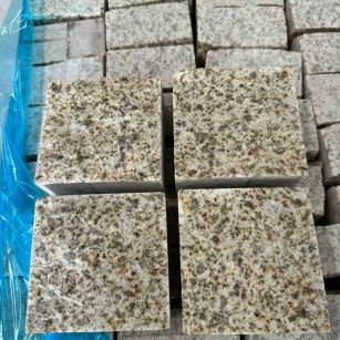 遵义 黄金麻花岗岩自然面小方块，弹石，马蹄石等