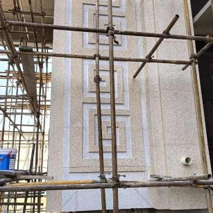 遵义 黄金麻花岗岩别墅外墙干挂回纹造型效果