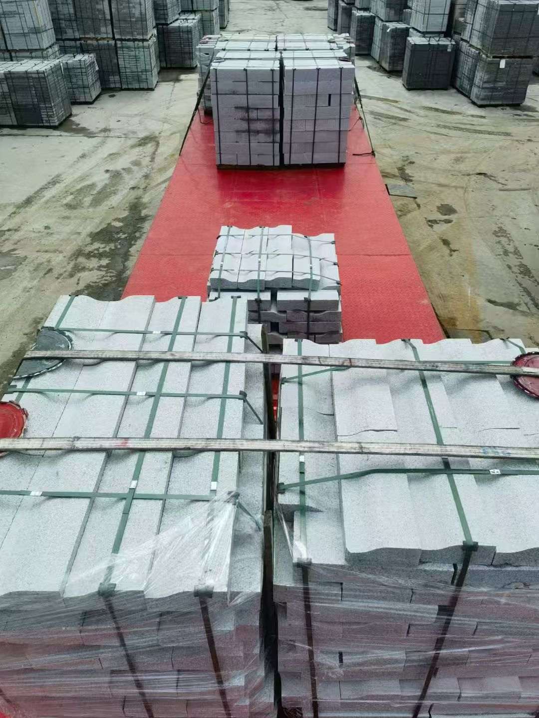 遵义 芝麻白仿形加直形路沿石出货日常