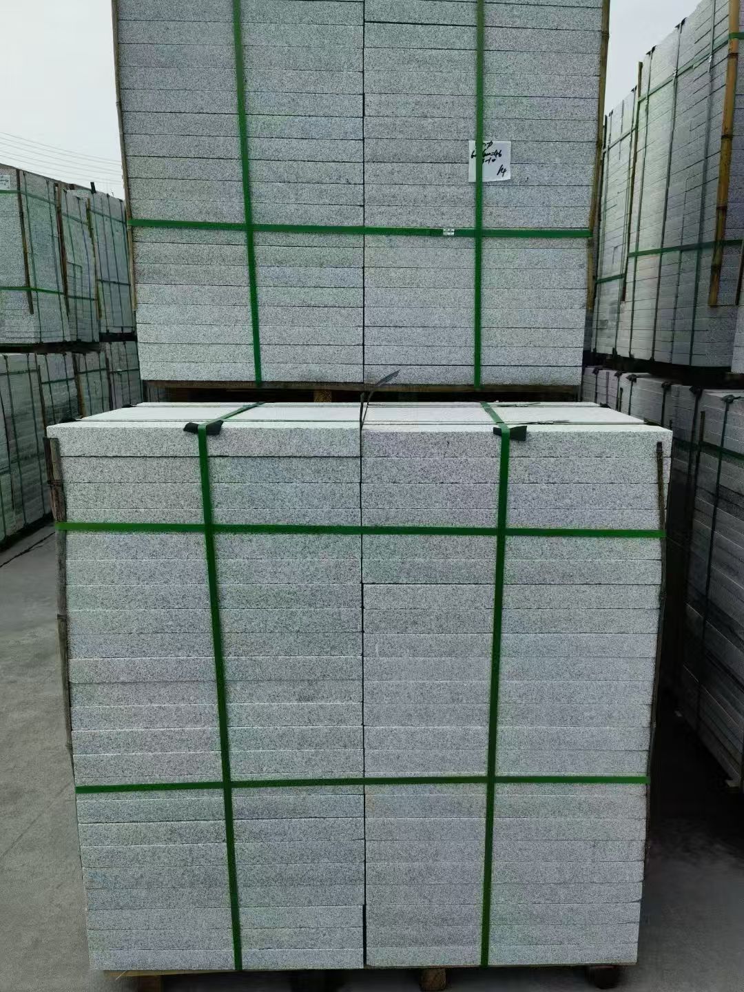 遵义 芝麻白火烧，园林广场市政工程地铺石，1.8~5.0厚均有现货