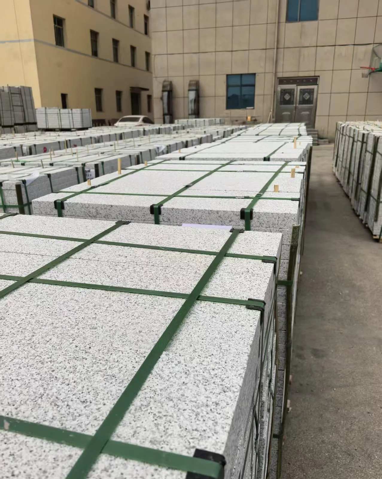 遵义 白麻花岗岩5.0公分荔枝面地铺石