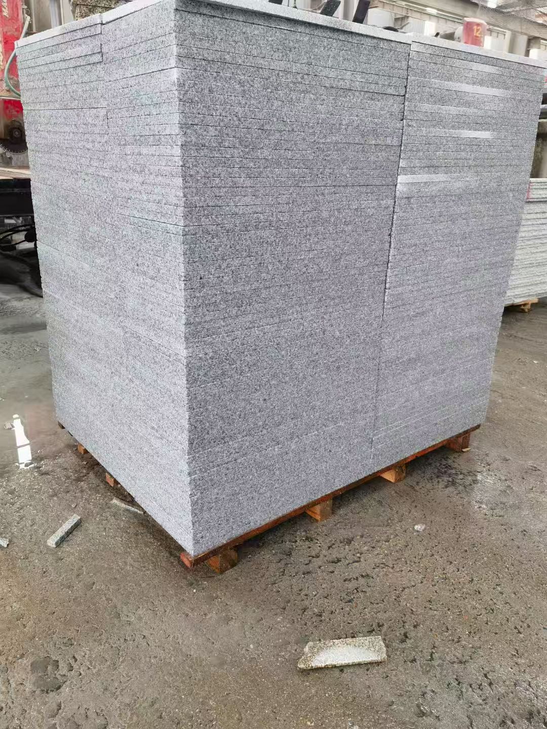 遵义 芝麻白火烧面1.8厚300*600地铺石，尺寸标准，厚薄均匀