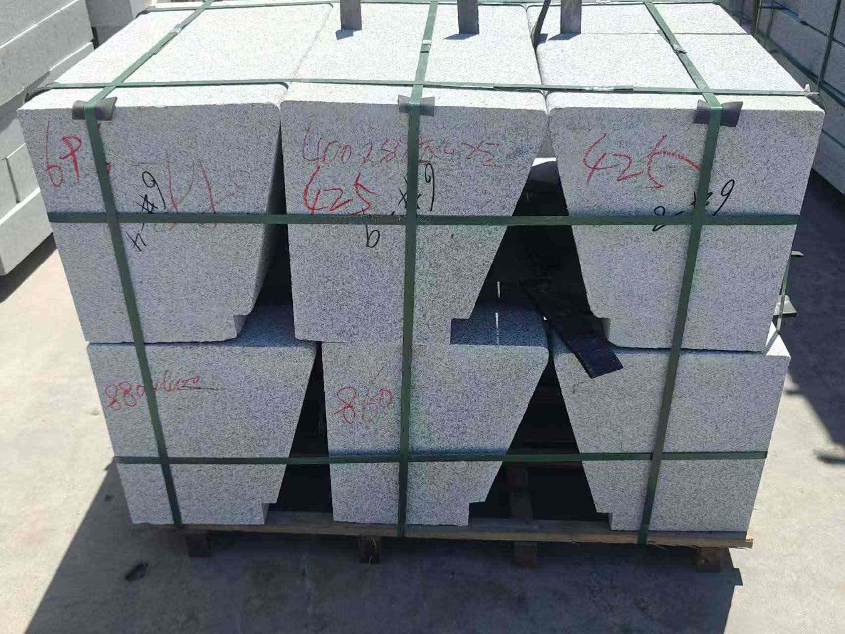 遵义 芝麻白异形坐凳，石凳