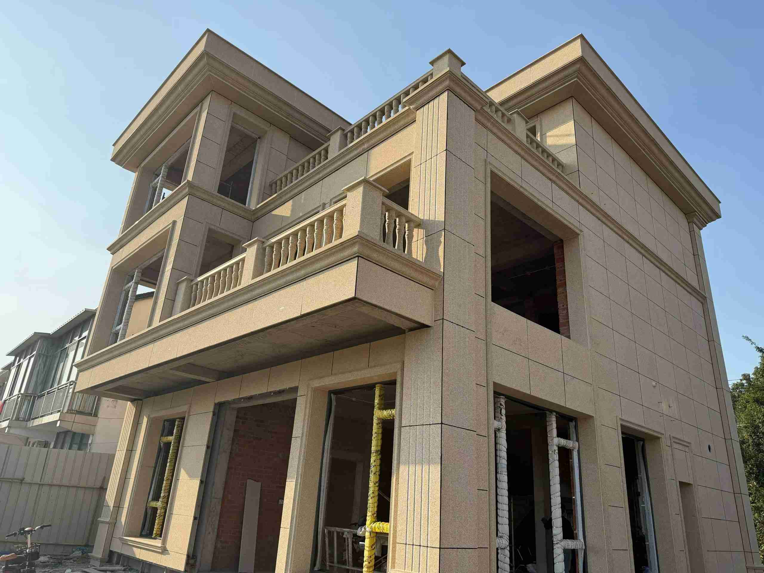 遵义 黄金麻花岗岩石材荔枝面外墙干挂效果展示