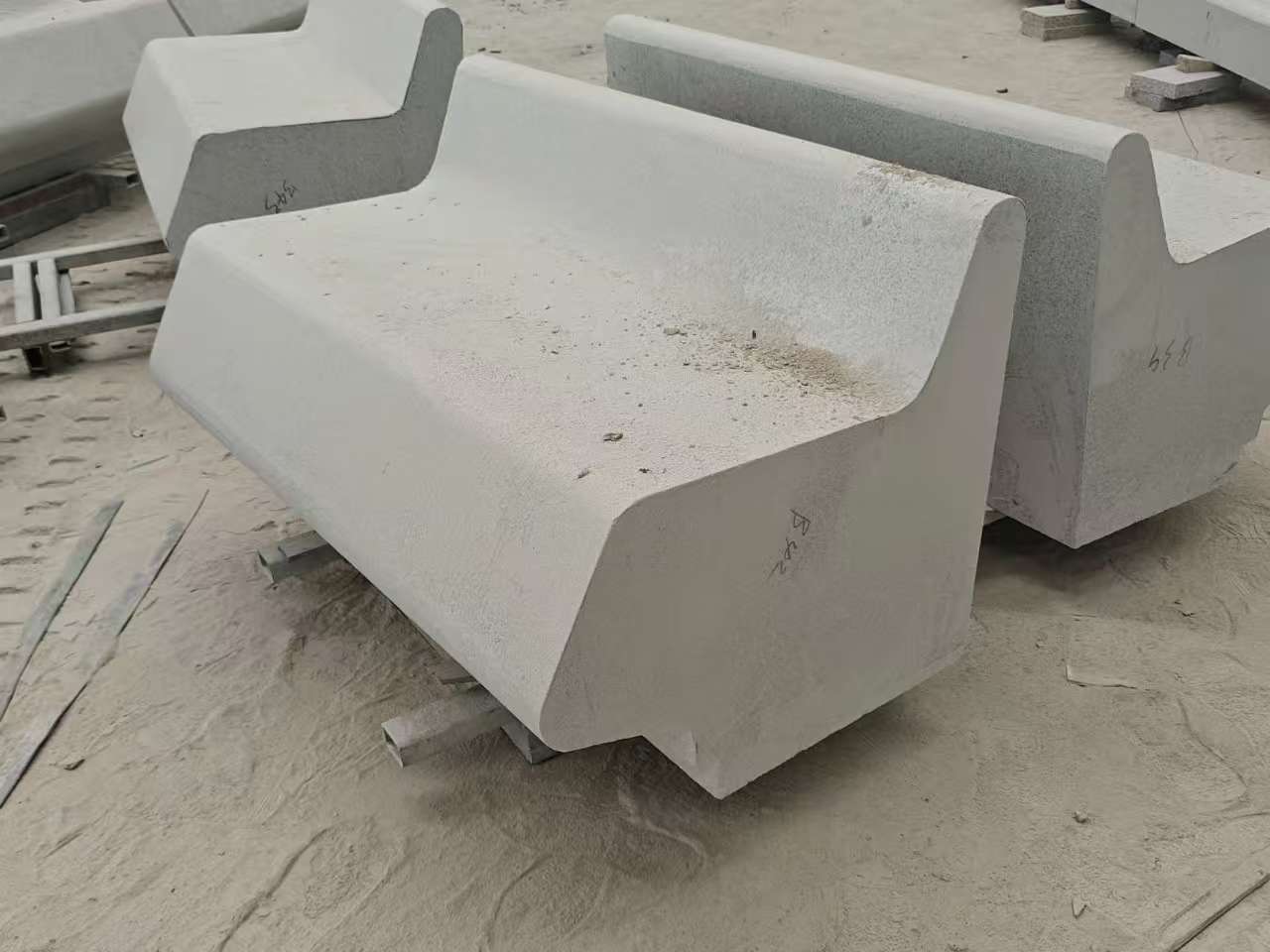 遵义 芝麻白花岗岩异形坐凳，石凳