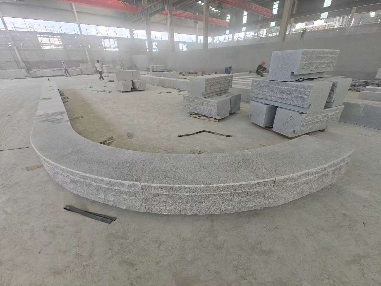 遵义 芝麻白异形坐凳，自然面光面弧形加工