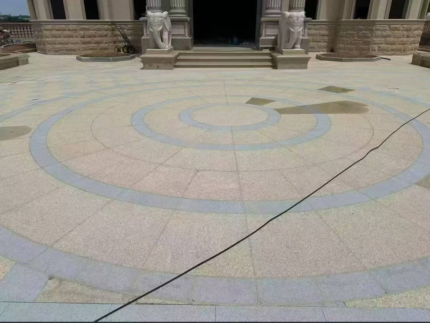 遵义 黄金麻芝麻灰花岗岩石材地铺拼接效果