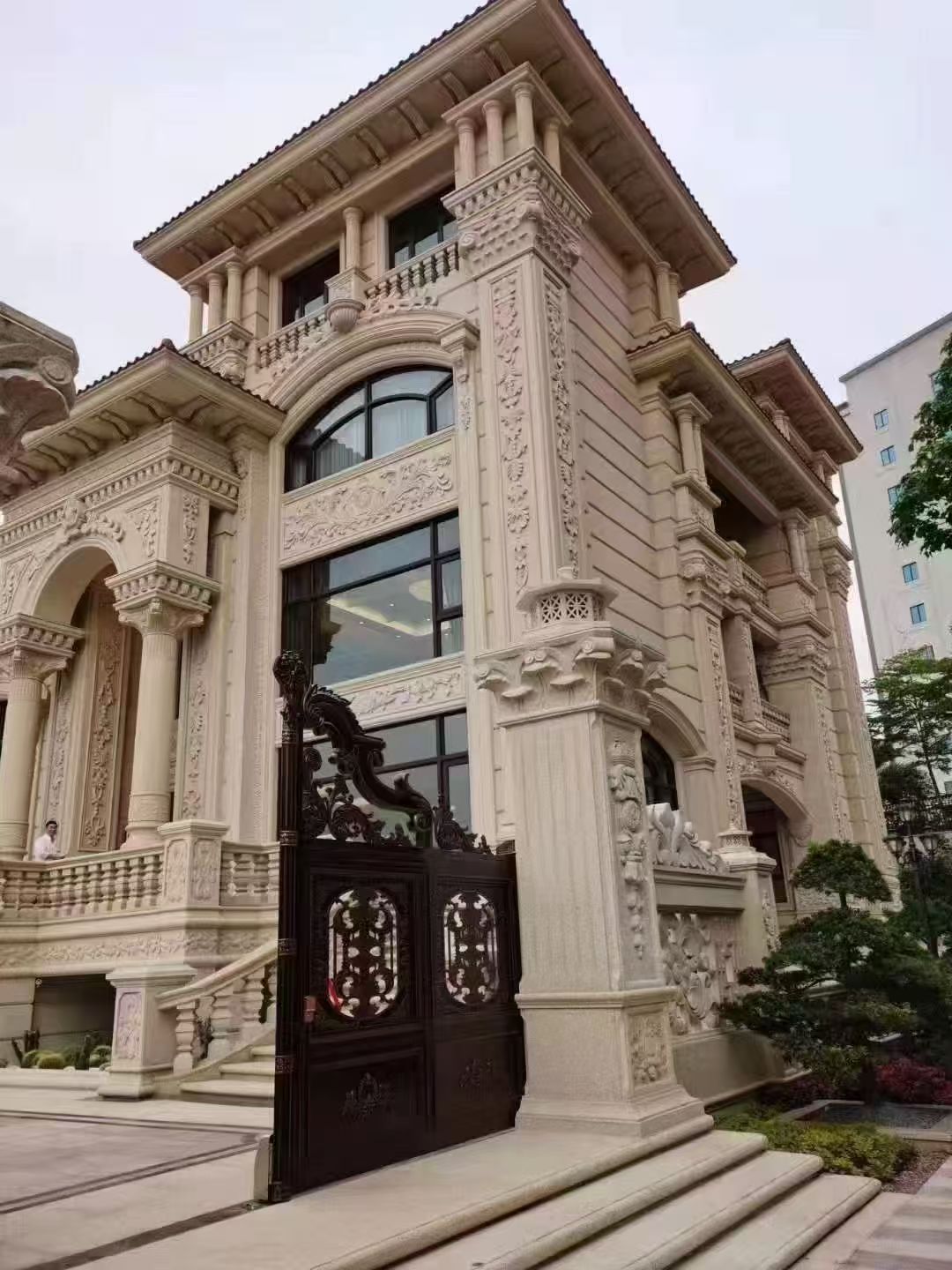 遵义 黄金麻花岗岩别墅外墙干挂效果展示