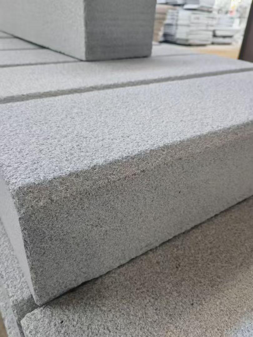 遵义 芝麻灰荔枝面路沿石