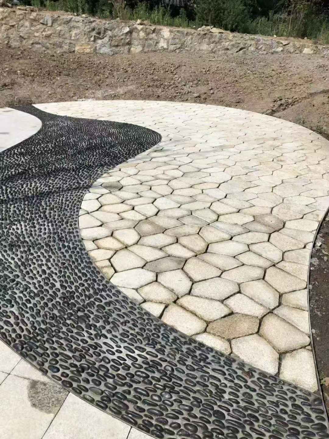 遵义 黄金麻冰裂纹地铺石工地铺装案例