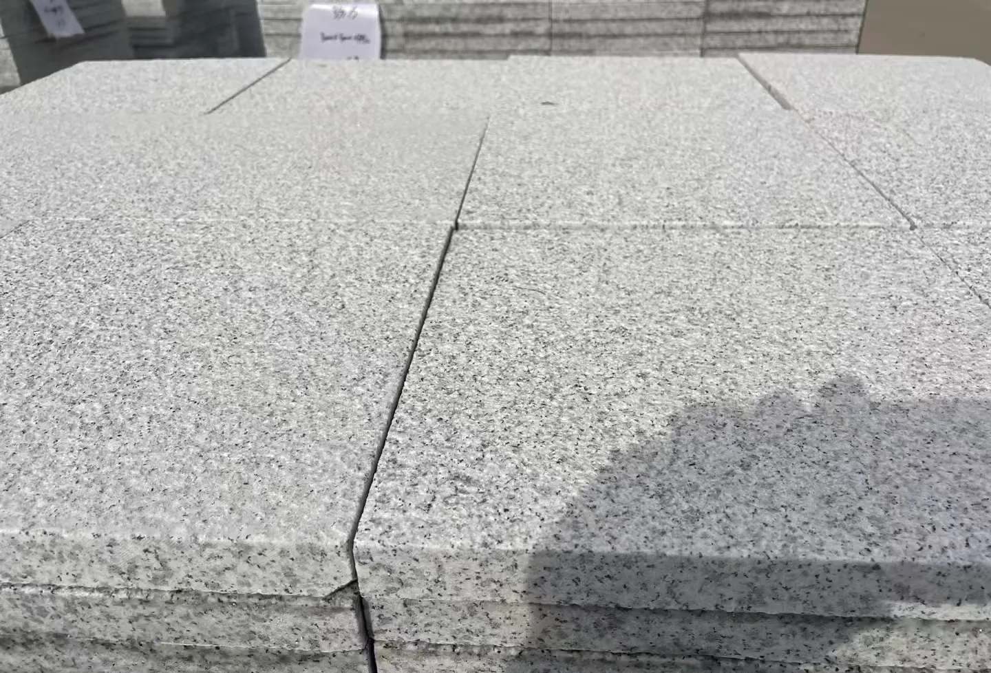 遵义 白麻花岗岩石材推荐 荔枝面地铺石