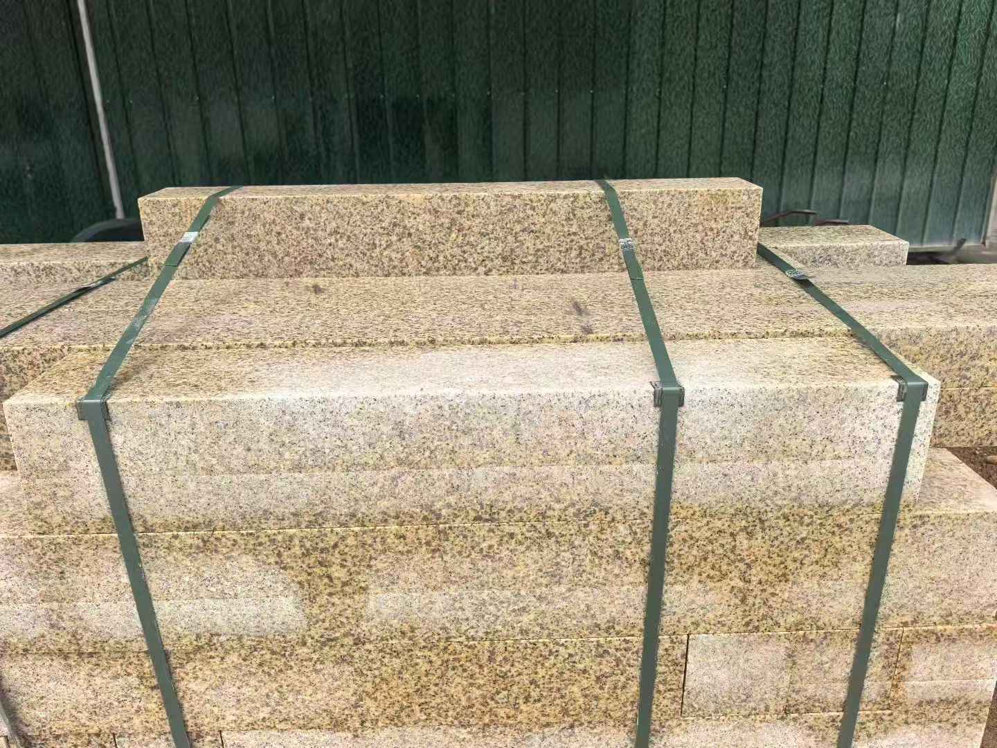 遵义 黄金麻花岗岩石材机切面栏杆料半成品