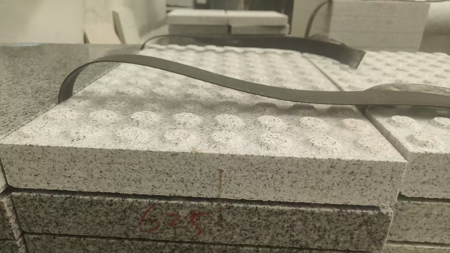 遵义 芝麻白花岗岩6.0公分荔枝面五轴加工雕刻盲点