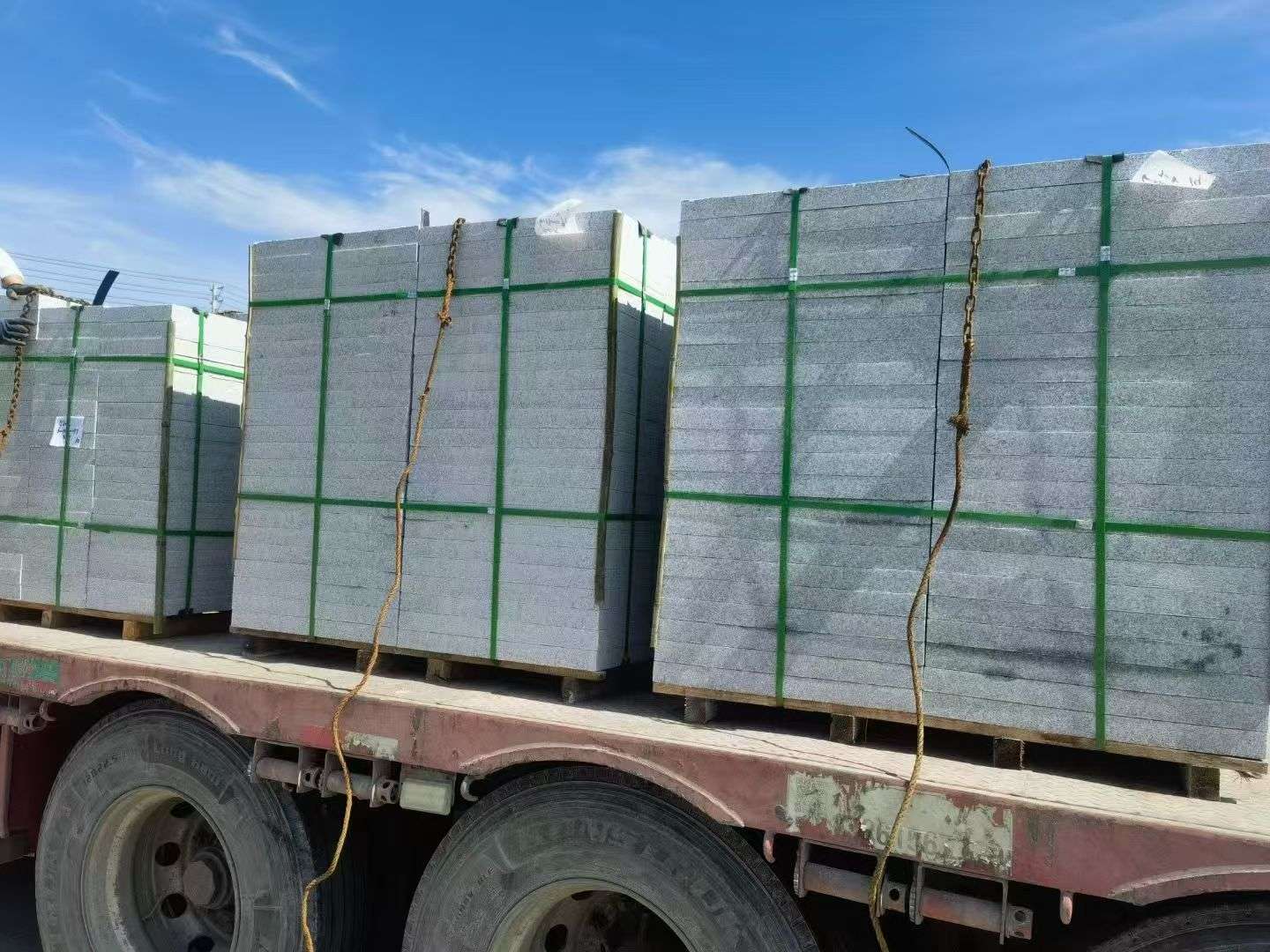 遵义 芝麻白花岗岩地铺石装车日常