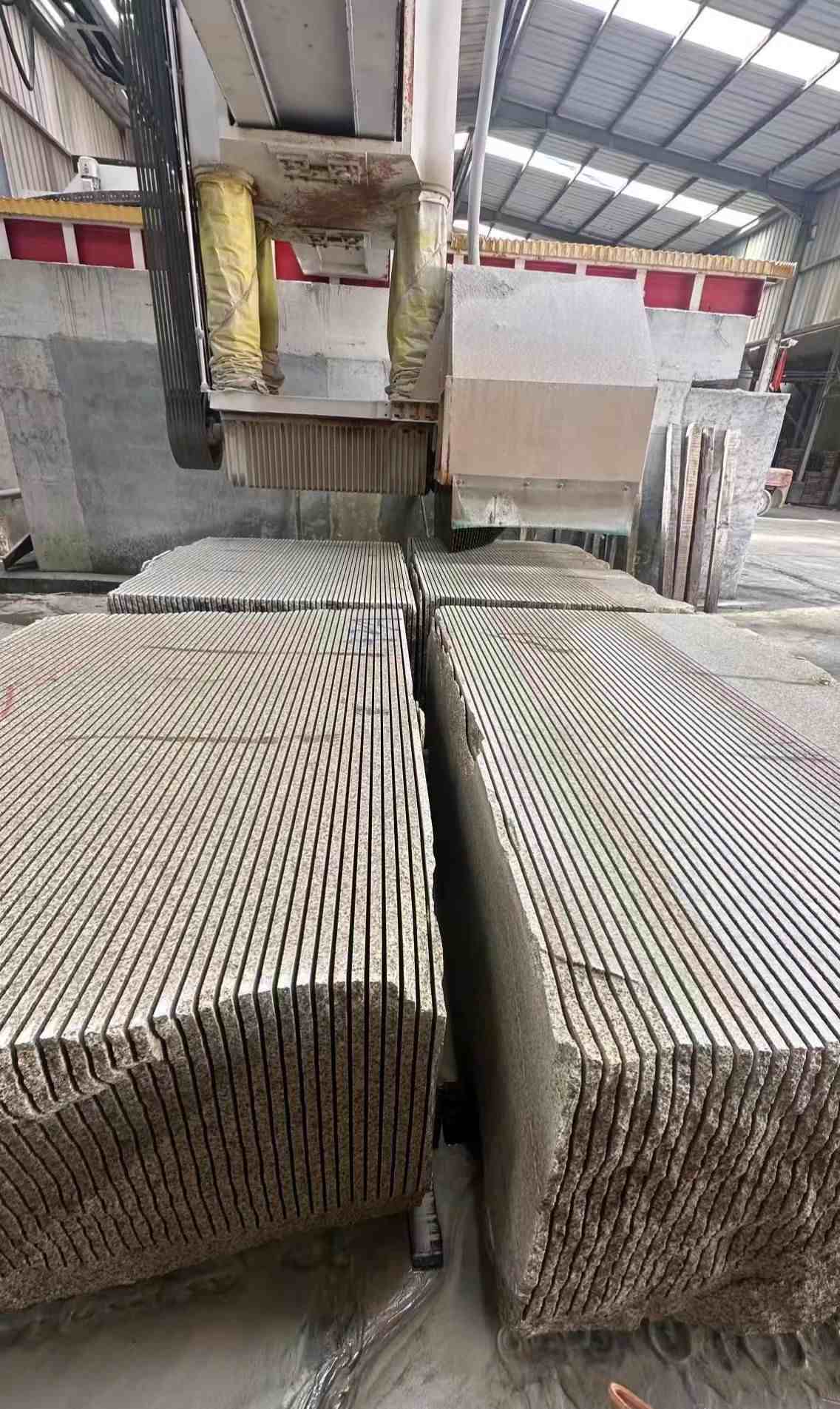 遵义 车间生产日常，黄金麻白麻花岗岩