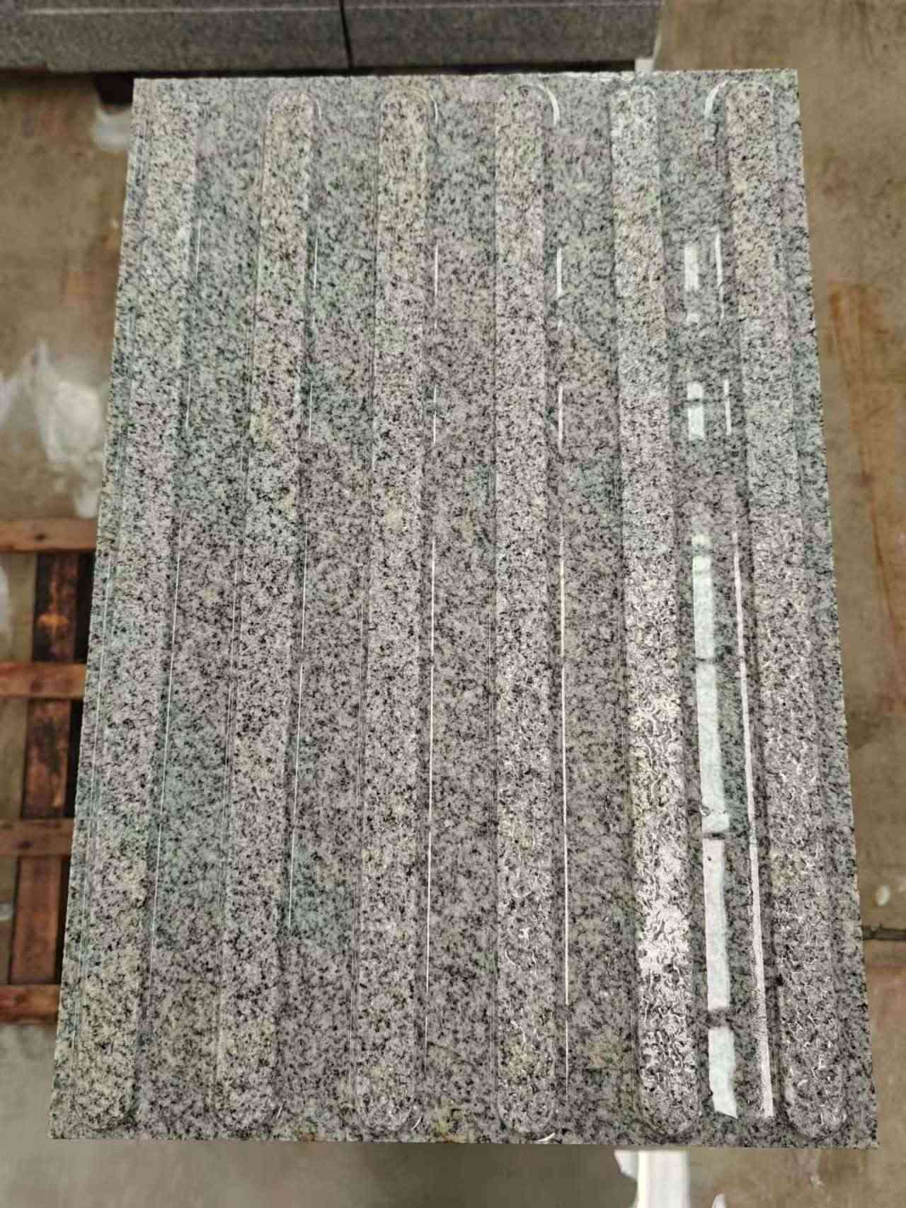 遵义 芝麻白花岗岩荔枝面雕刻盲道，盲条